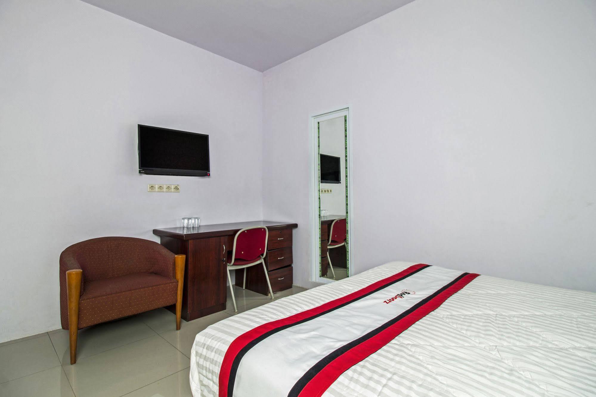 Reddoorz @ Guntur Raya Setiabudi Hotel 3*
