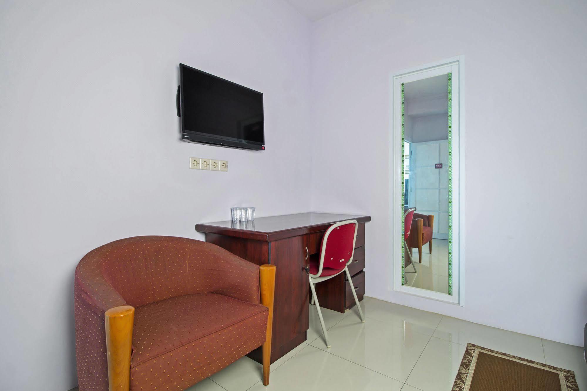 Hotel Reddoorz @ Guntur Raya Setiabudi 3*