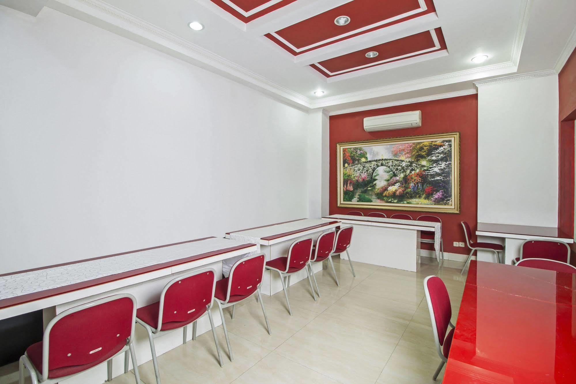 Hotel Reddoorz @ Guntur Raya Setiabudi 3*