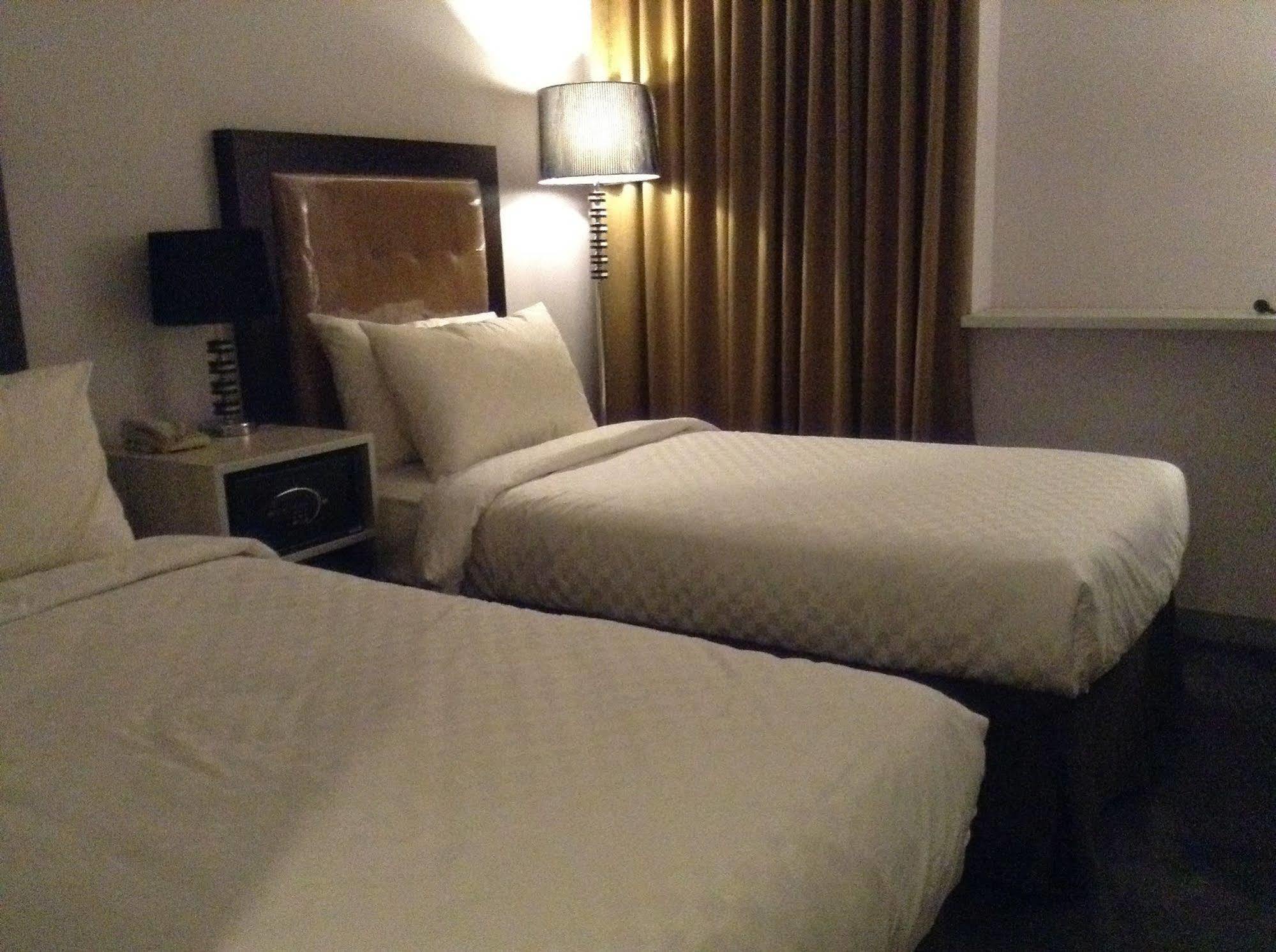 Maven Fatmawati Hotel 3*