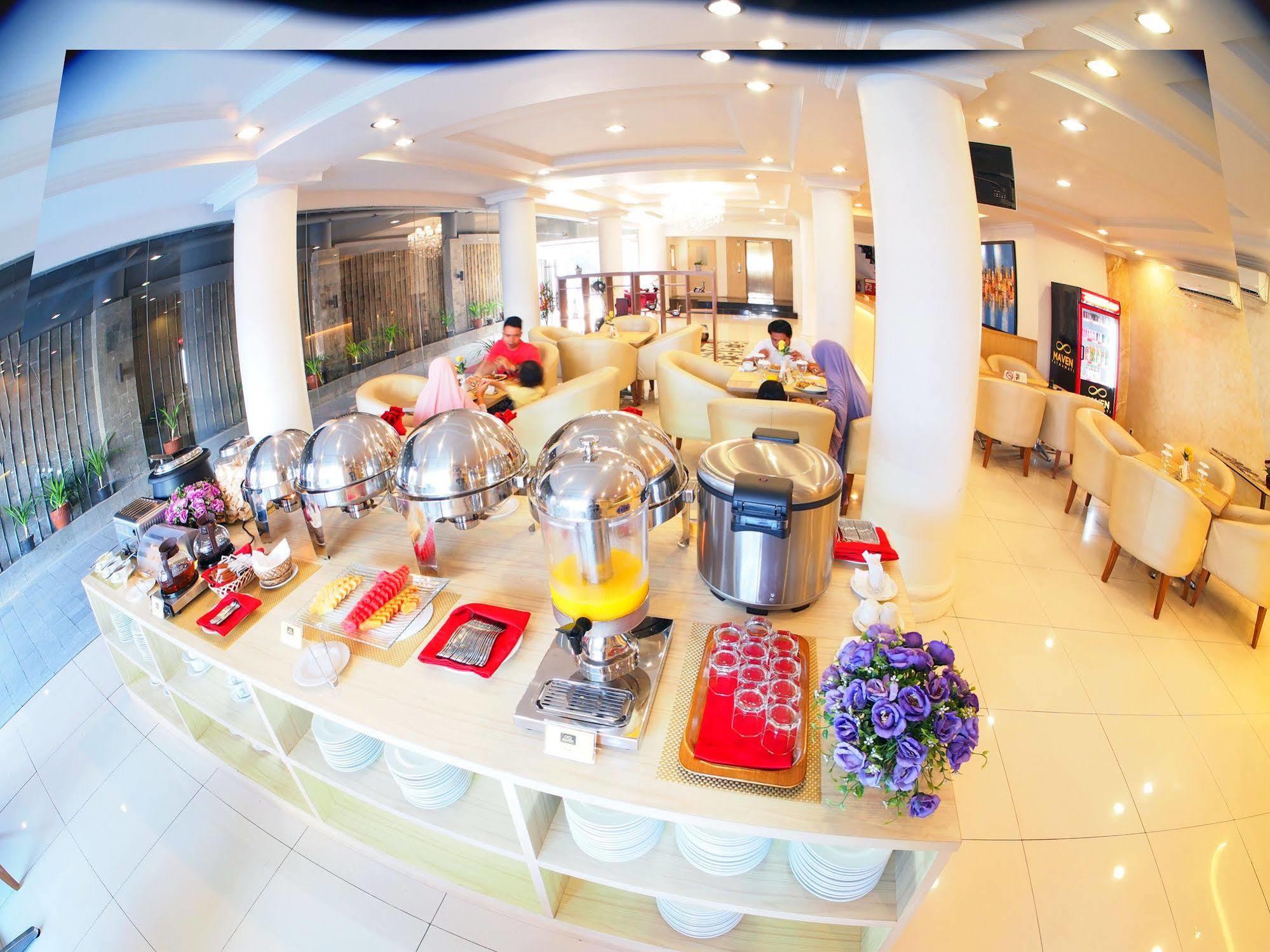 Hotel Maven Fatmawati 3*