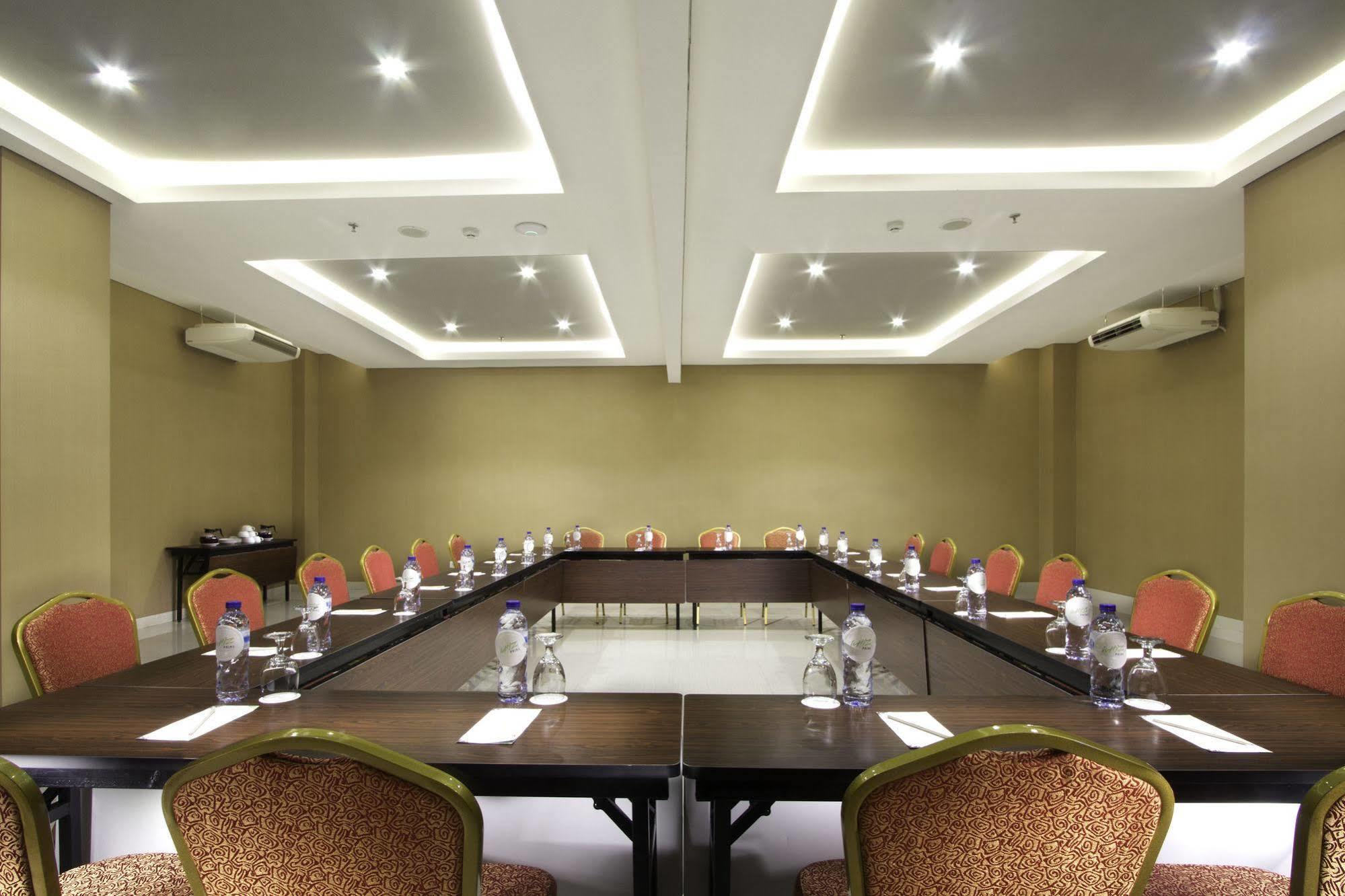 Hotel Whiz Prime Kelapa Gading