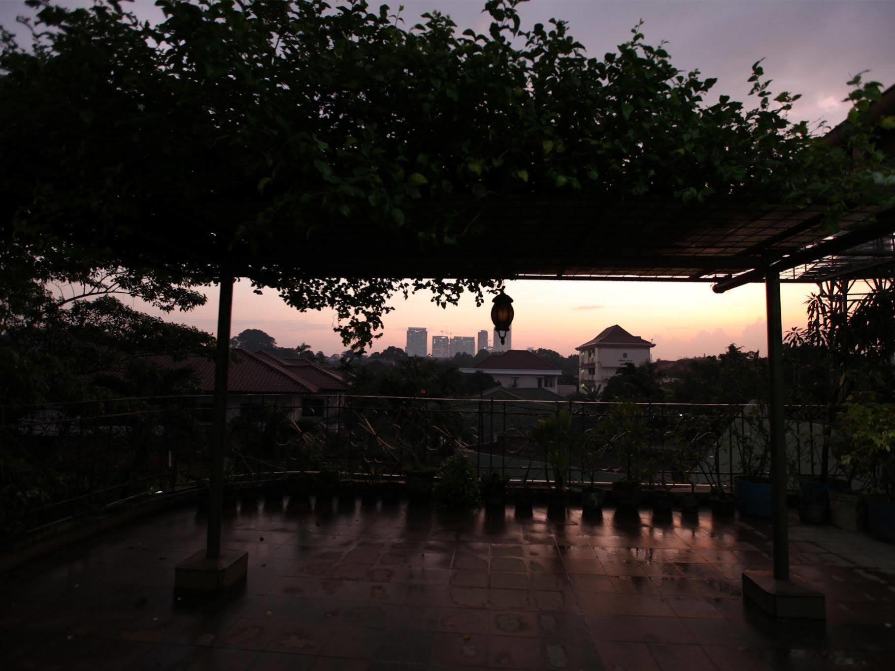Guest house Maven Buncit
