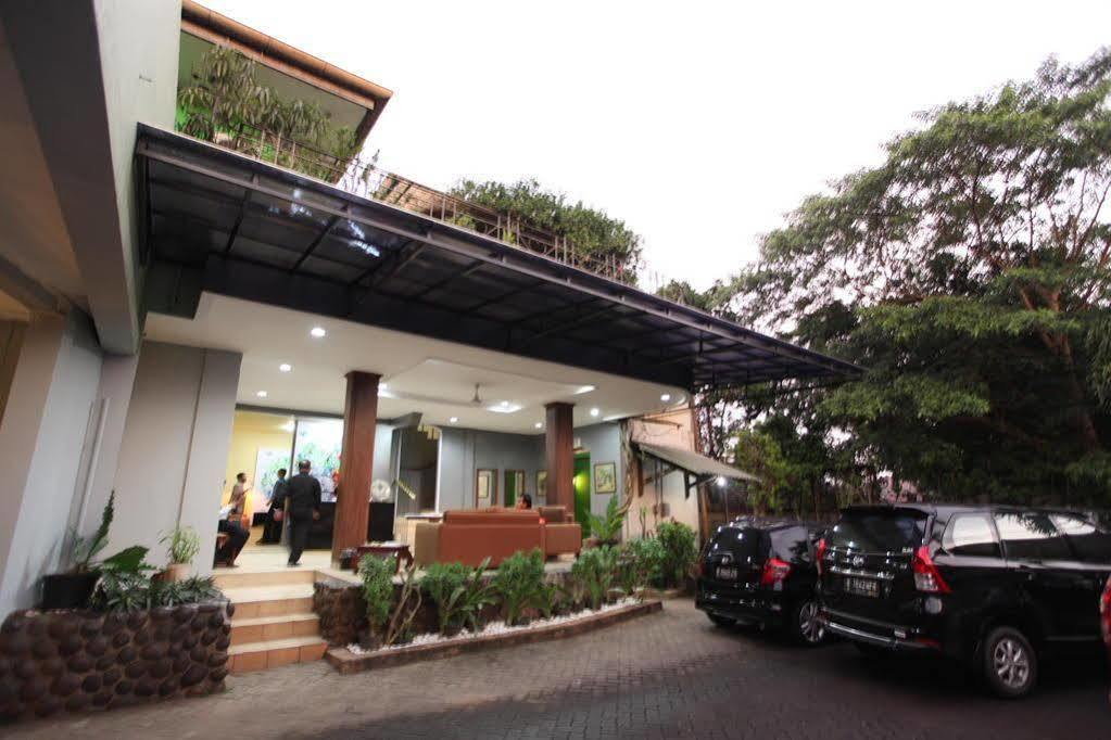 Maven Buncit Guest house 3*
