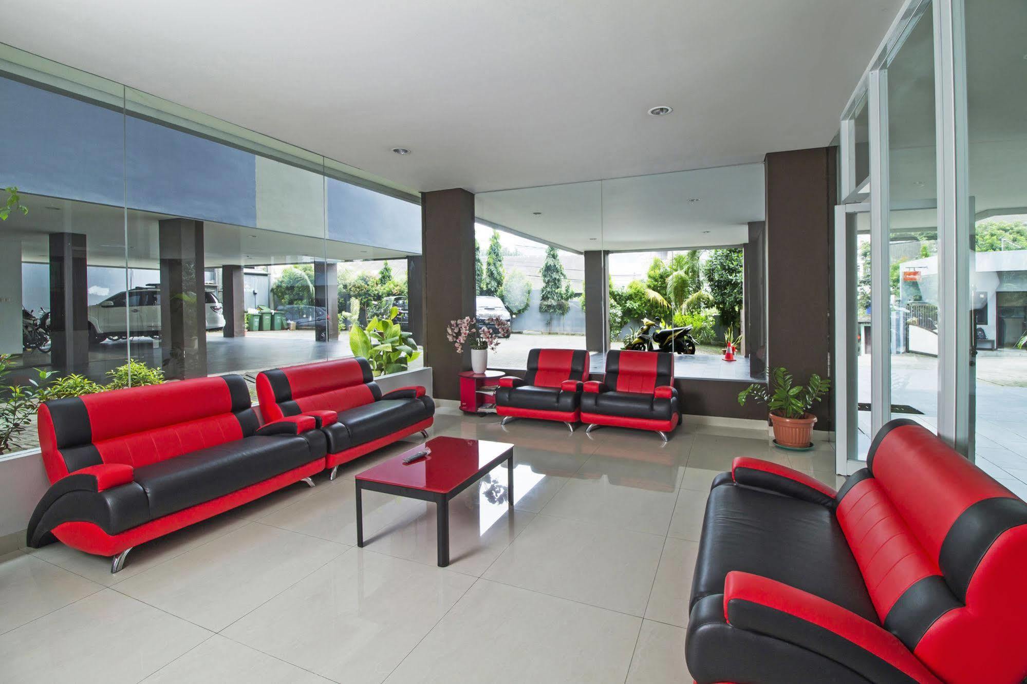 Reddoorz @ Karet Kuningan Hotel