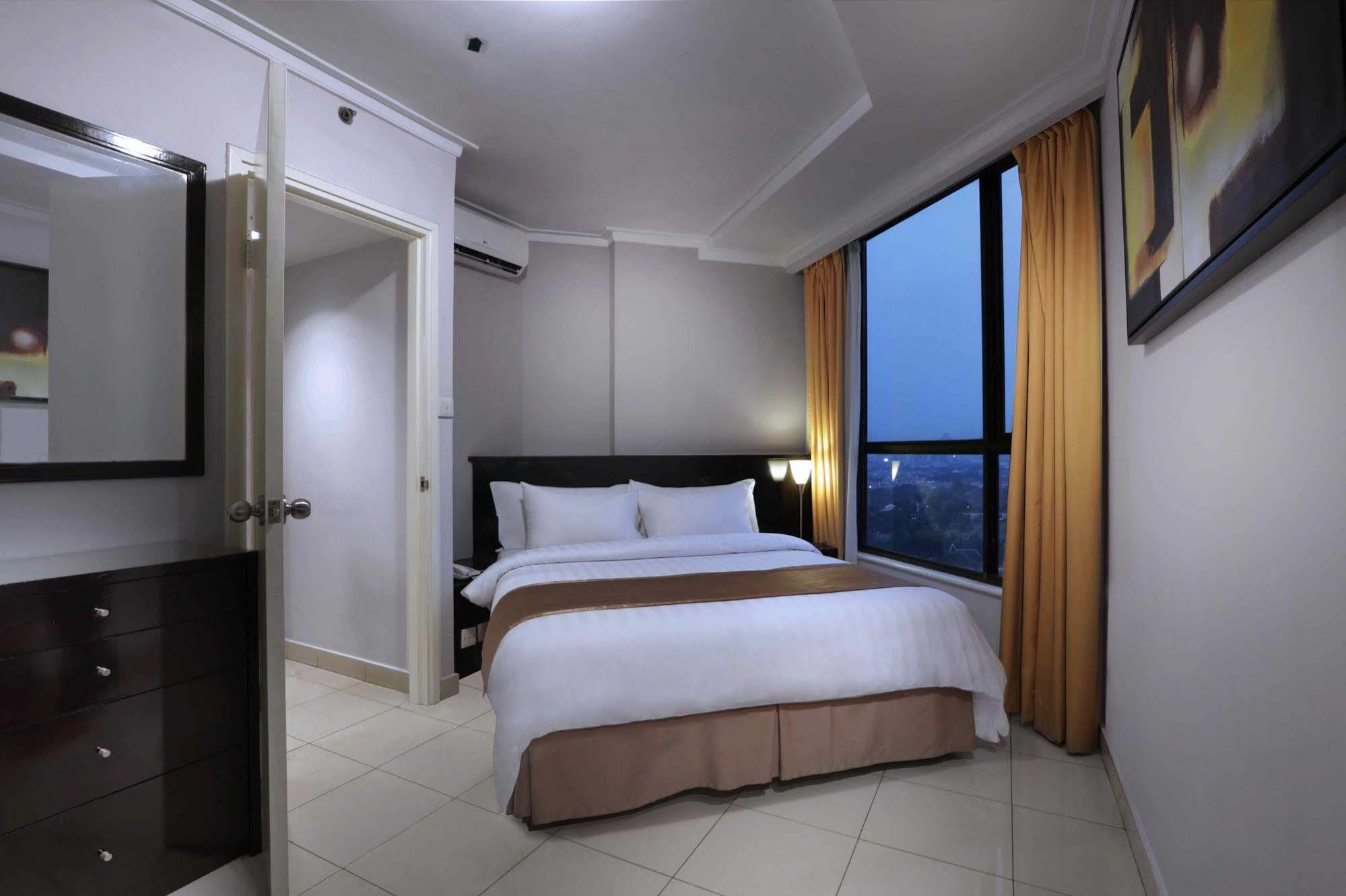 Horison Ultima & Residences Rasuna 4*