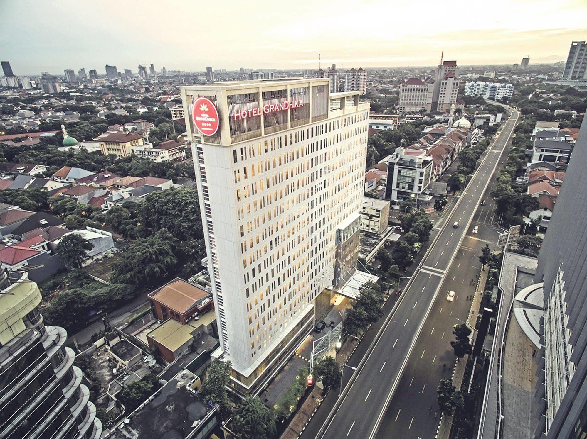 Khách sạn Grandhika Iskandarsyah 4*