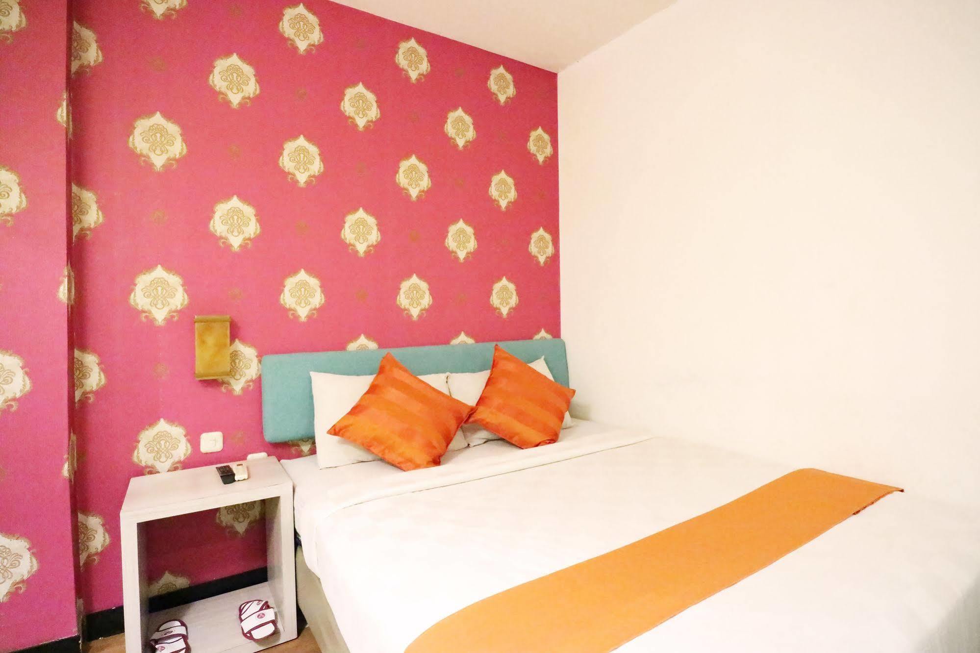Feodora Mangga Besar Hotel 3*