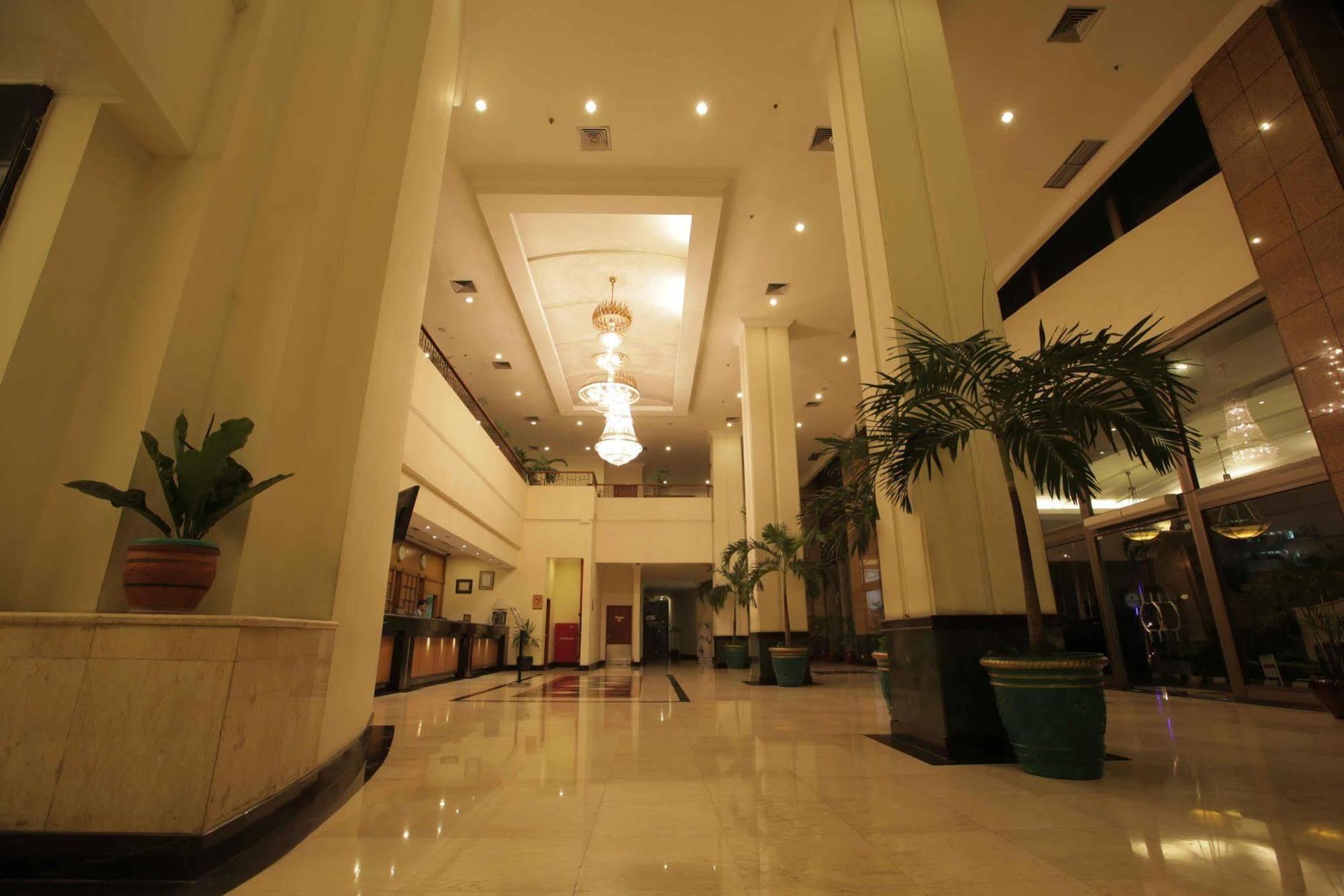 Hotel Oasis Amir 4*