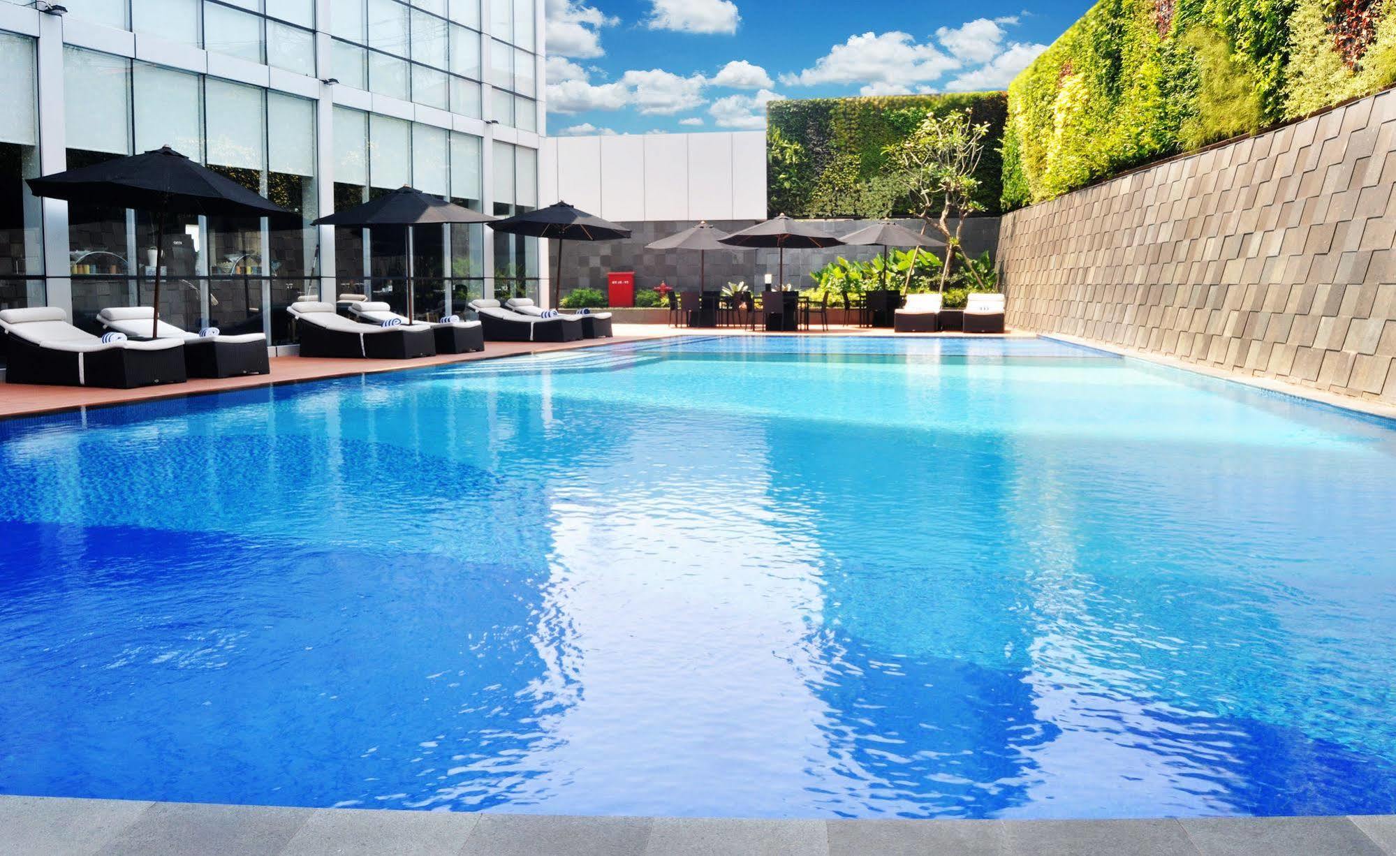 Hotel Aston Priority Simatupang And Conference Center 4*