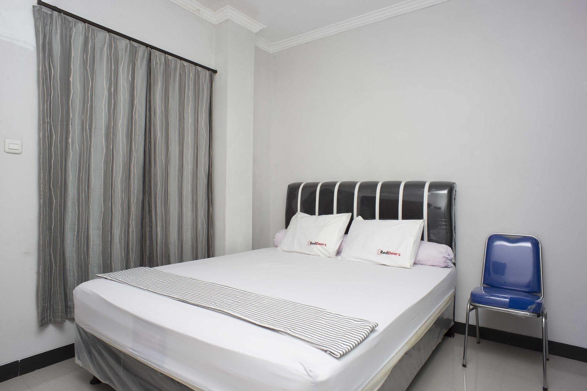 Reddoorz @ Blok A 2*