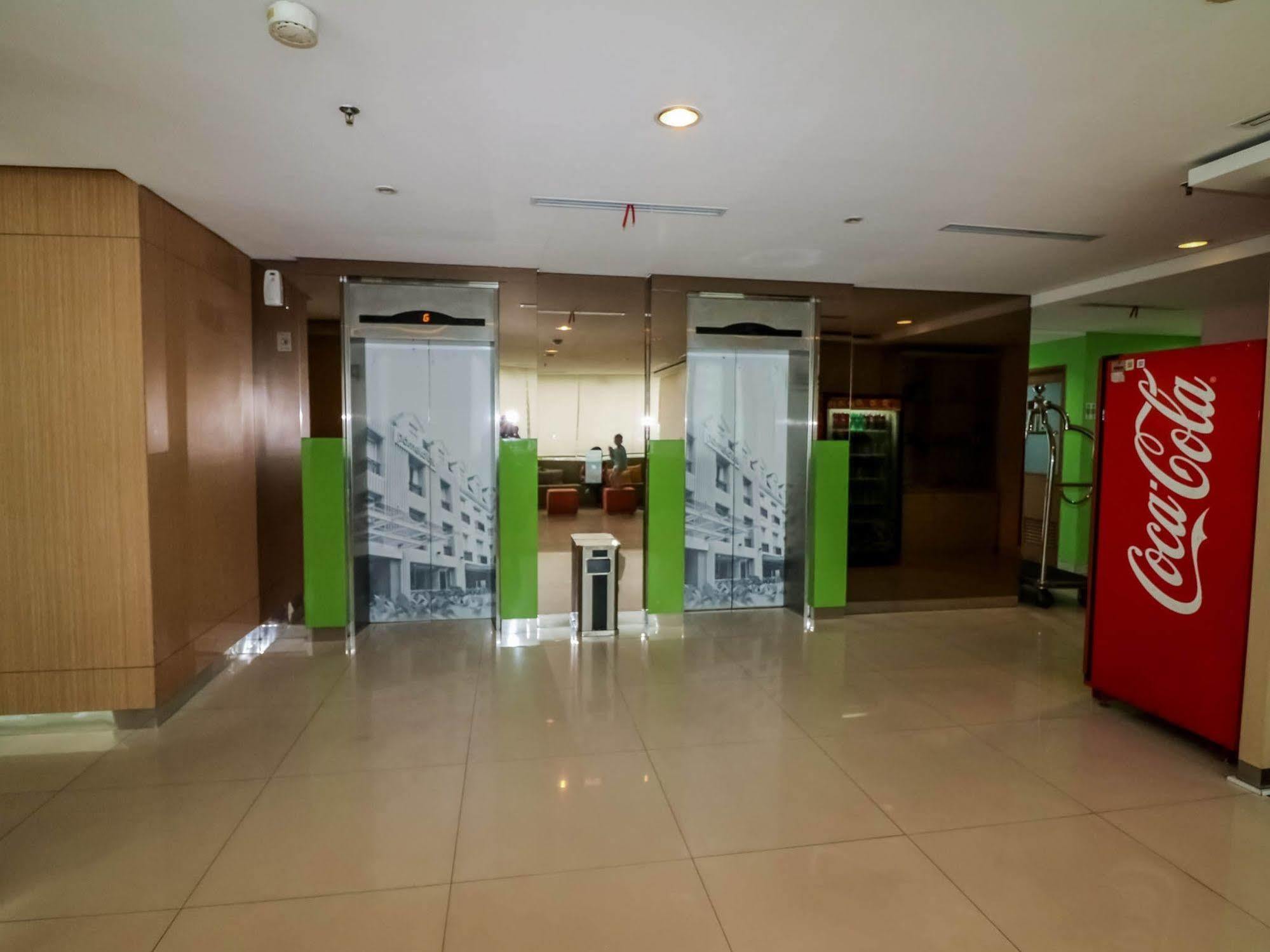 Nida Tebet Pancoran Statue Dukuh Patra Raya Hotel