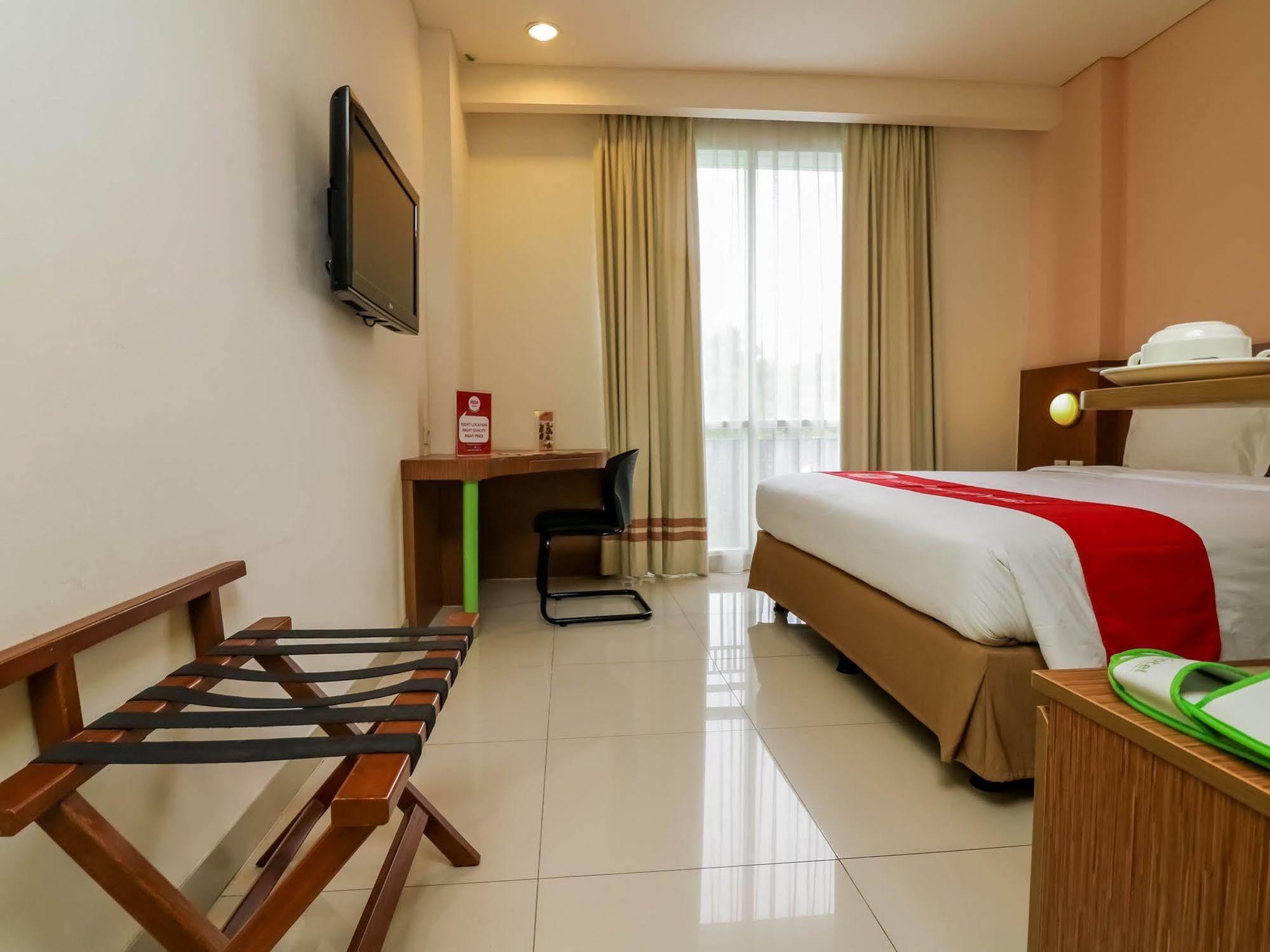 Nida Tebet Pancoran Statue Dukuh Patra Raya Hotel
