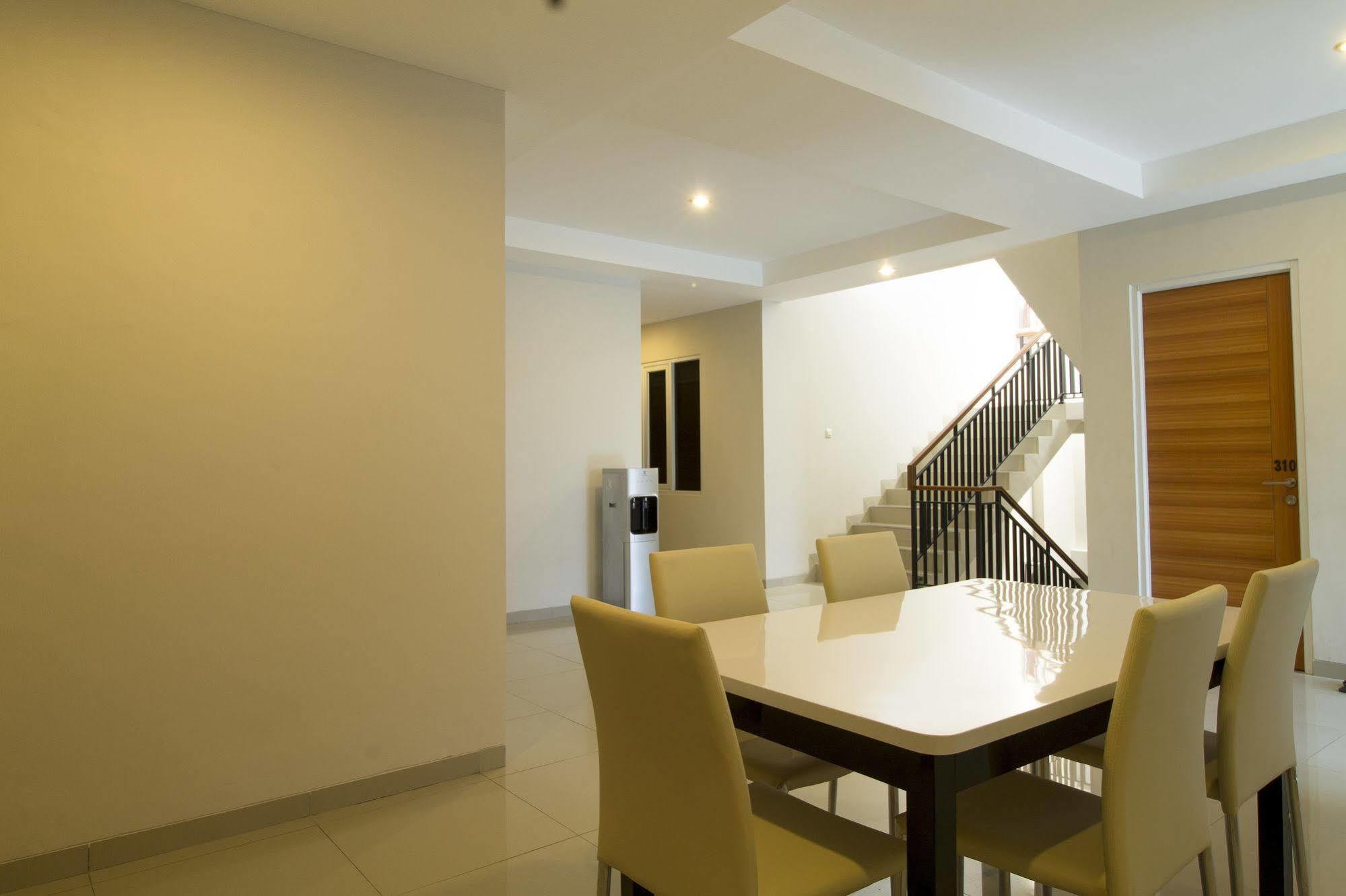 Guest house Reddoorz Plus @ Setiabudi Tengah 2*