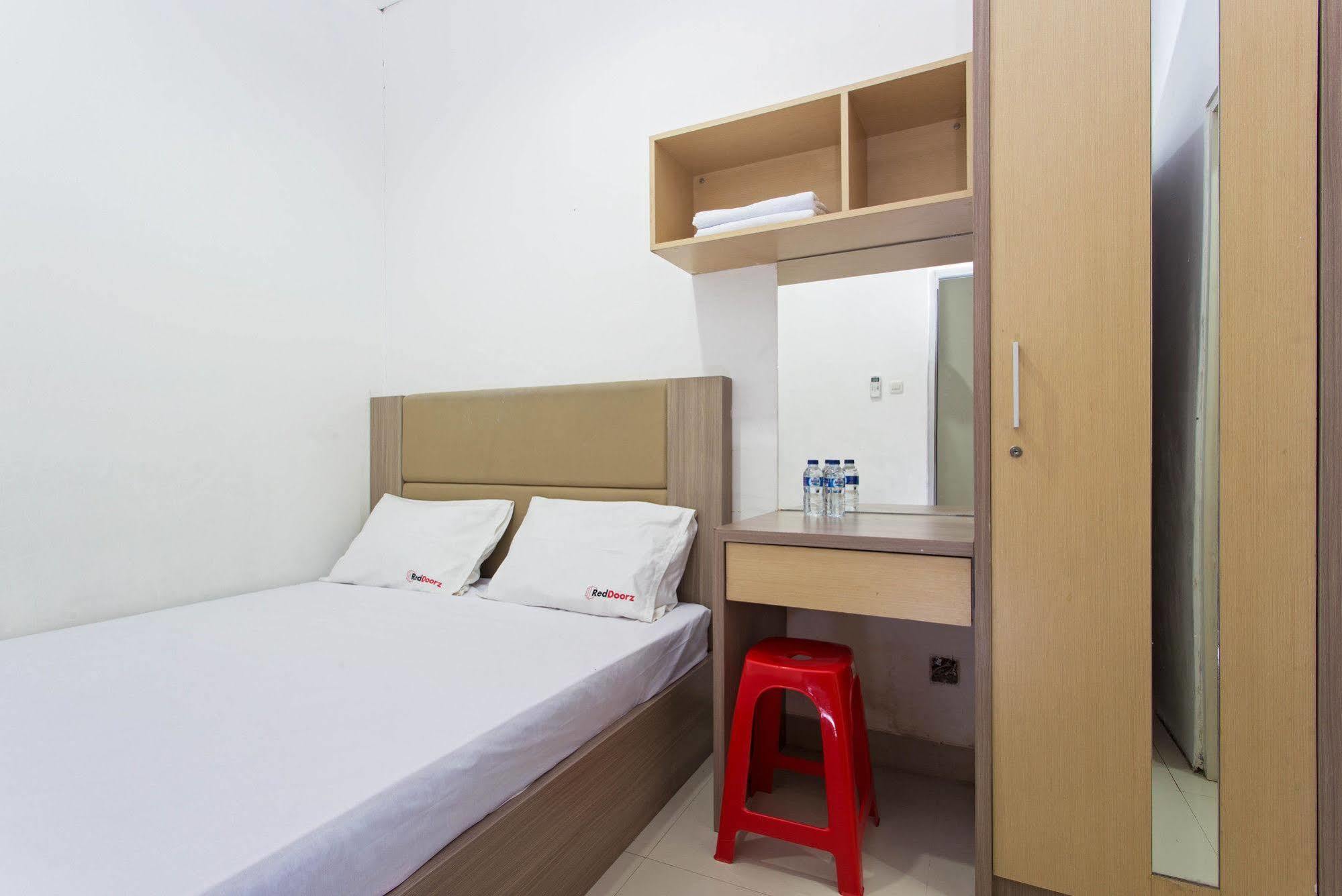 Guest house Reddoorz @ Kebon Kacang
