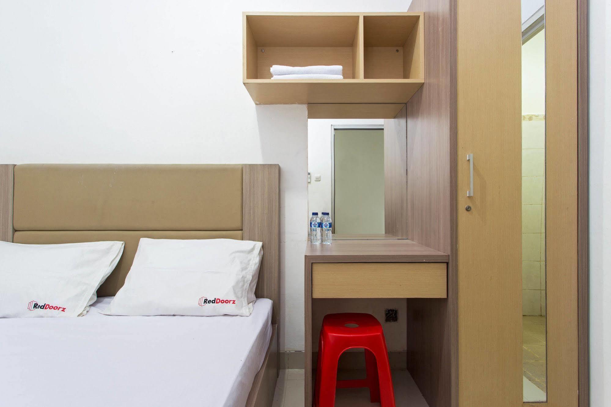 Reddoorz @ Kebon Kacang Guest house