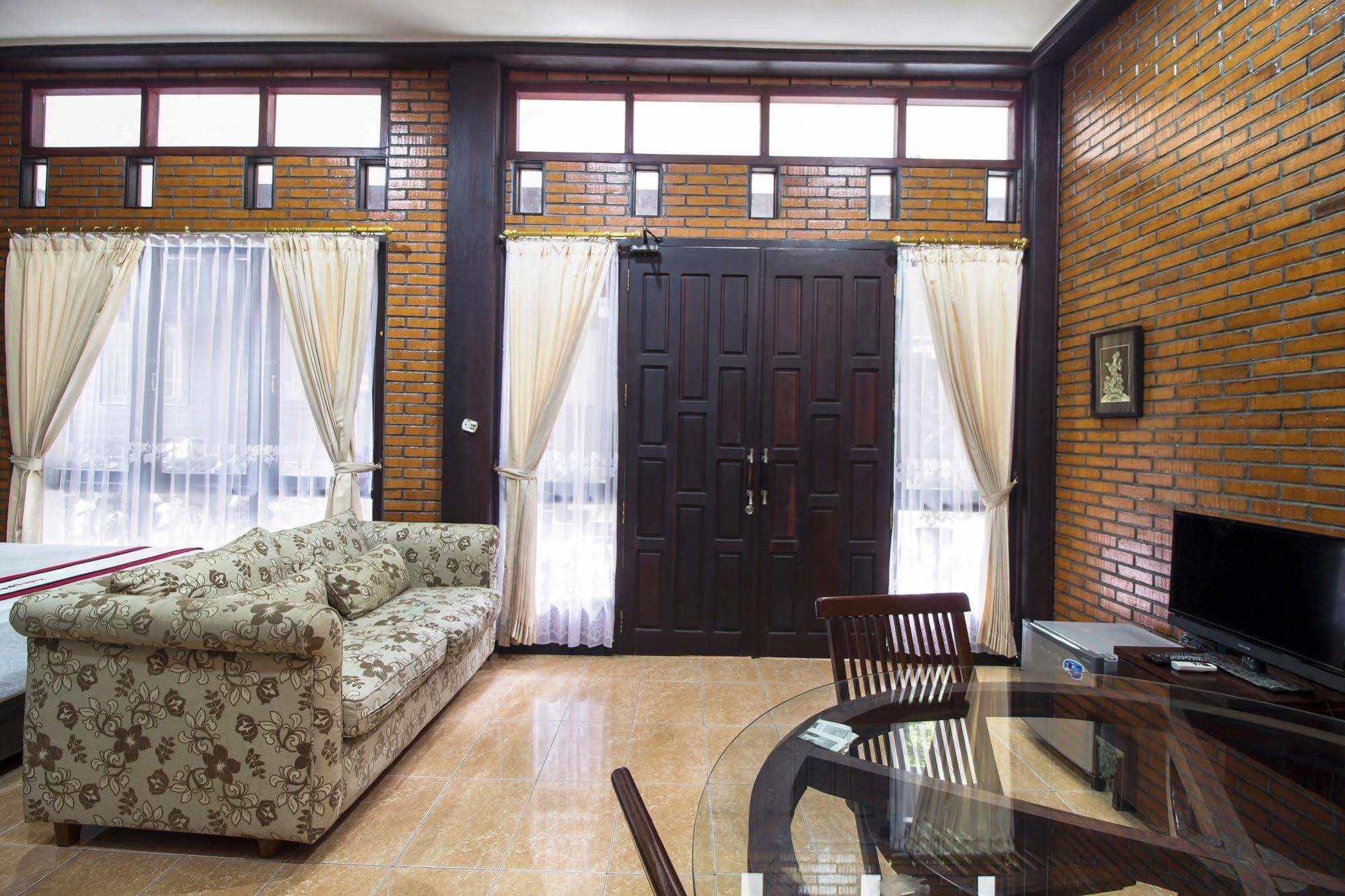Guest house Reddoorz @ Cilandak Timur 2*