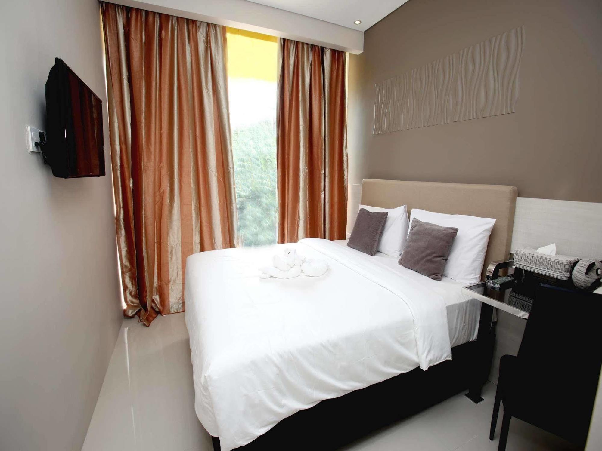 Khách sạn Verse Lite Gajah Mada 2*