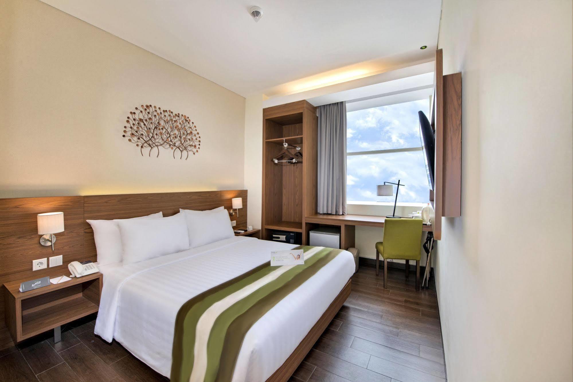 Grand Whiz Poins Simatupang Jakarta 4*