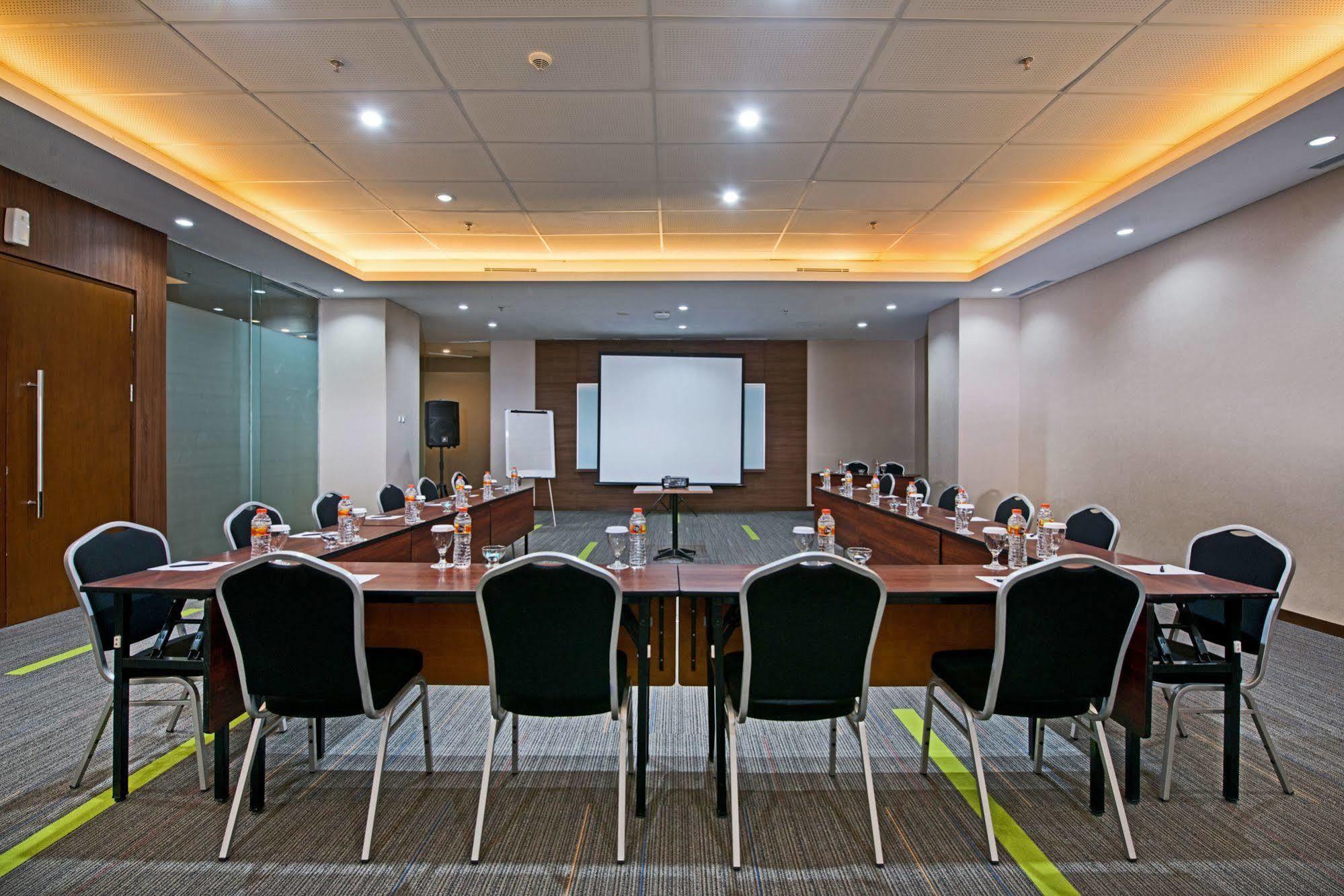 Grand Whiz Poins Simatupang Jakarta Jakarta