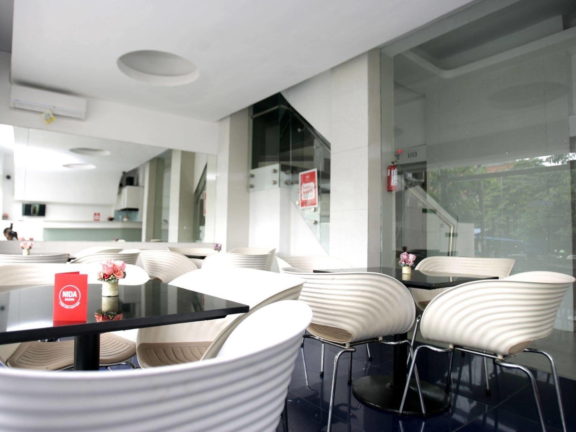 City Villa Hotel *