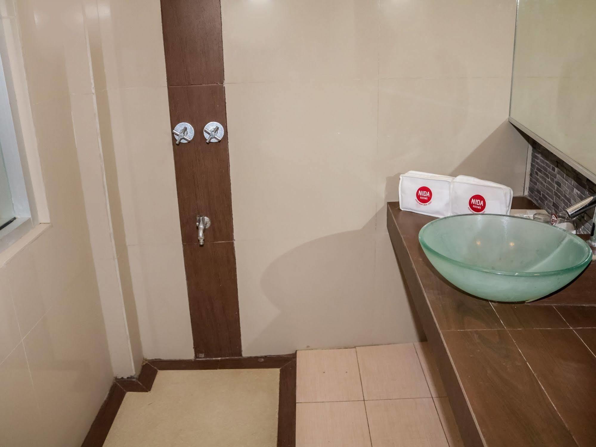 City Villa Hotel *