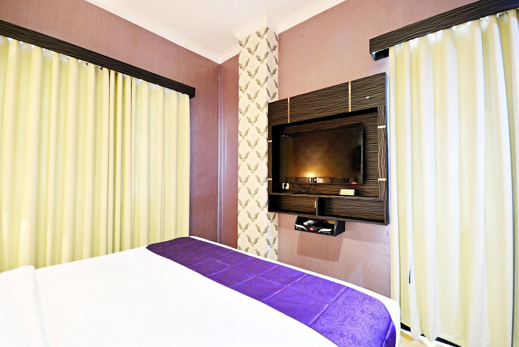 Zen Hayam Wuruk Gajah Mada Hotel 2*
