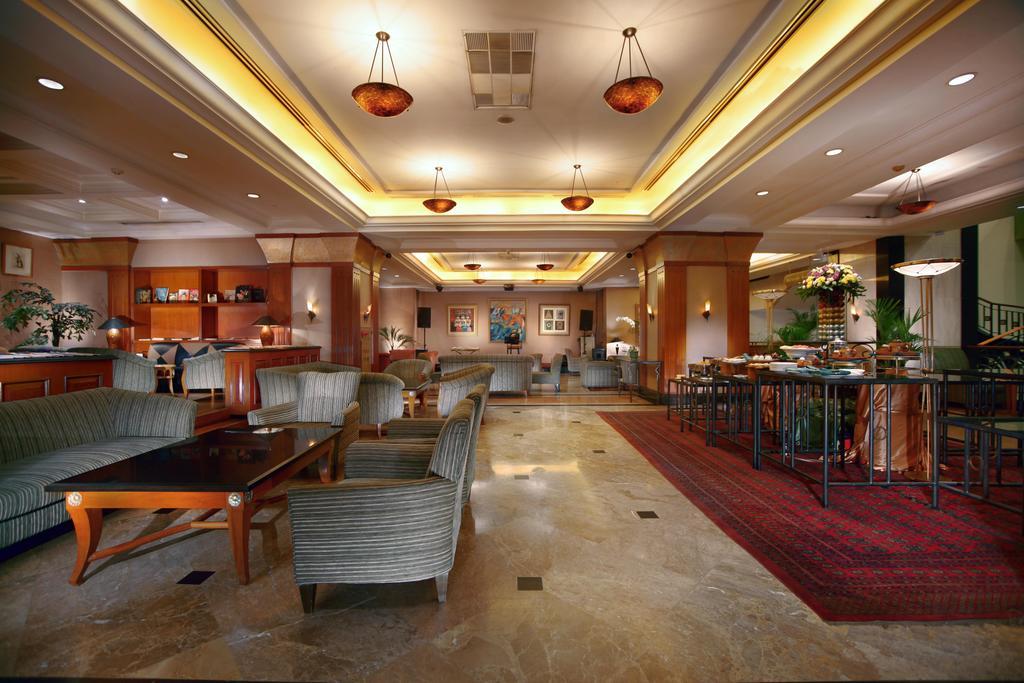 Hotel Menara Peninsula Jakarta