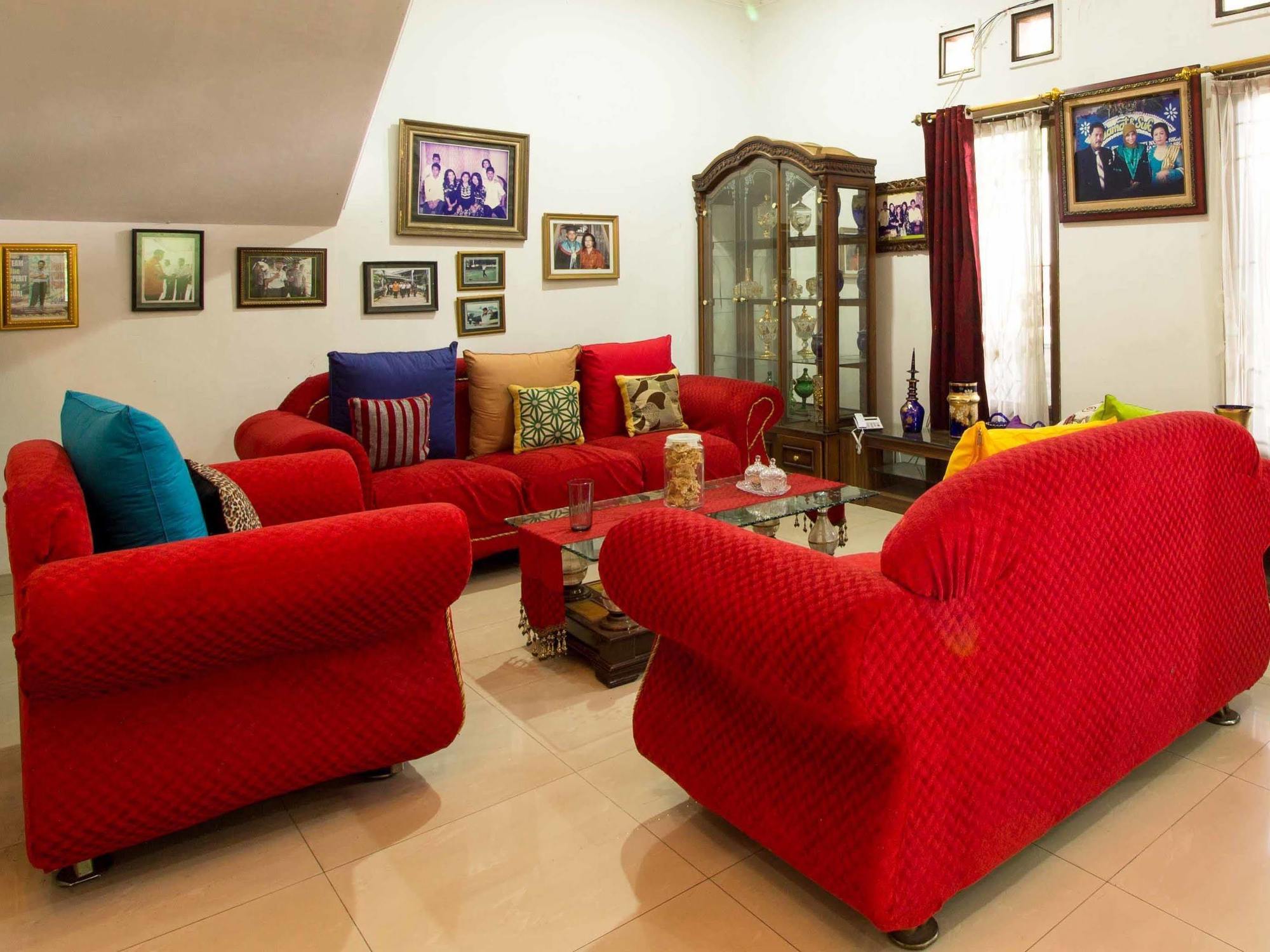 Reddoorz Near Tmii Jakarta