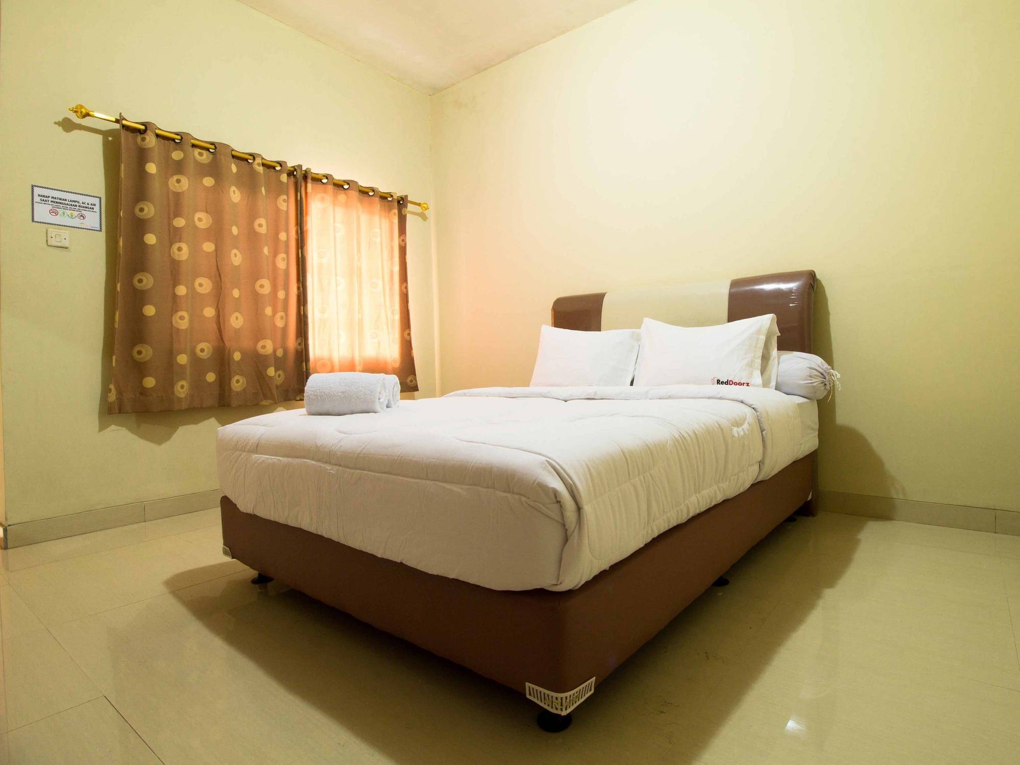 Guest house Reddoorz Near Tmii