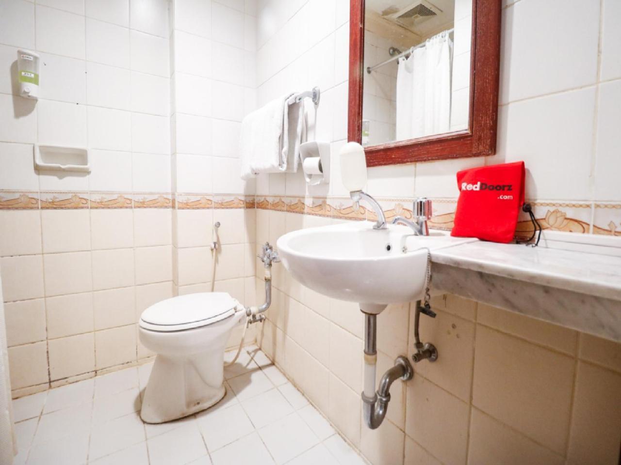 Reddoorz Near Senopati 2 Hotel Jakarta