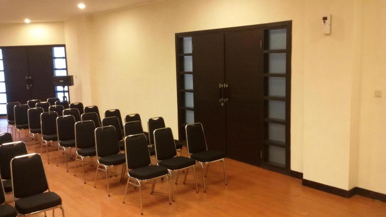 Hotel Reddoorz @ Tanah Abang 3*
