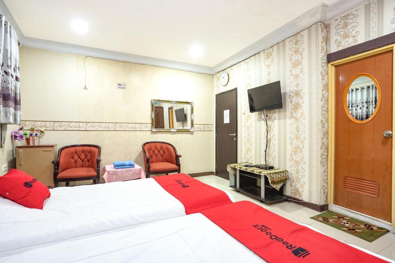 Hotel Reddoorz Near Rs Cikini 2*