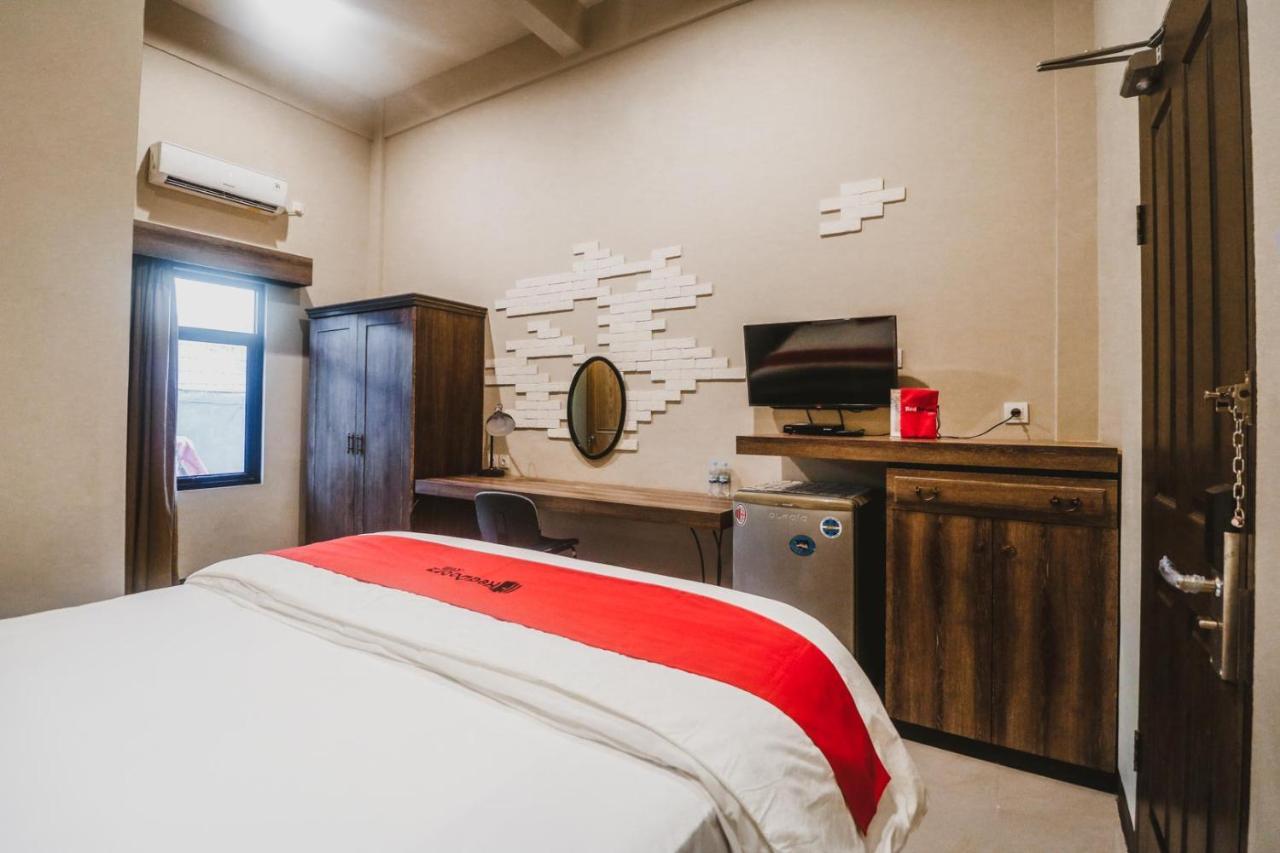 Reddoorz Near Mall Slipi Jaya Nhà khách 3*