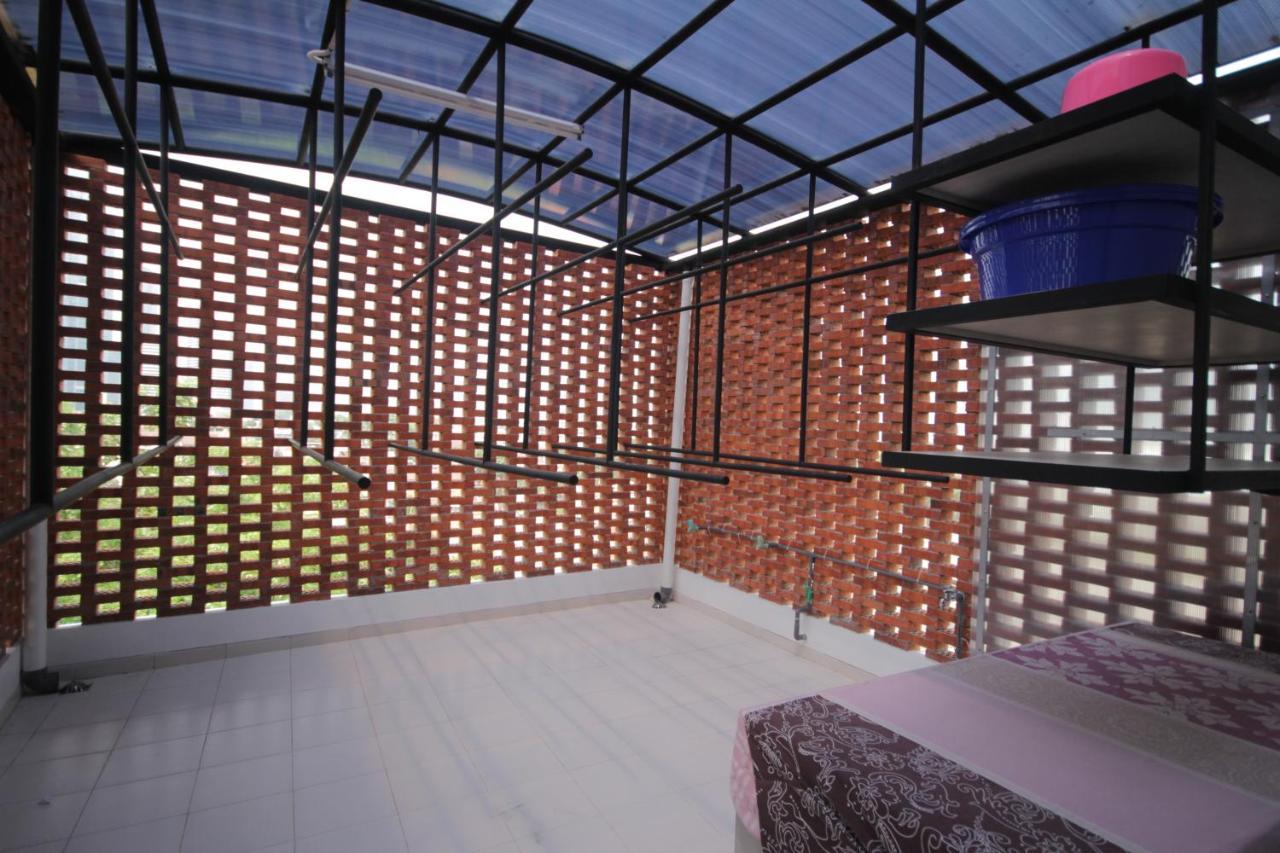 Guest house The Nine Kuningan By Roomme Jakarta