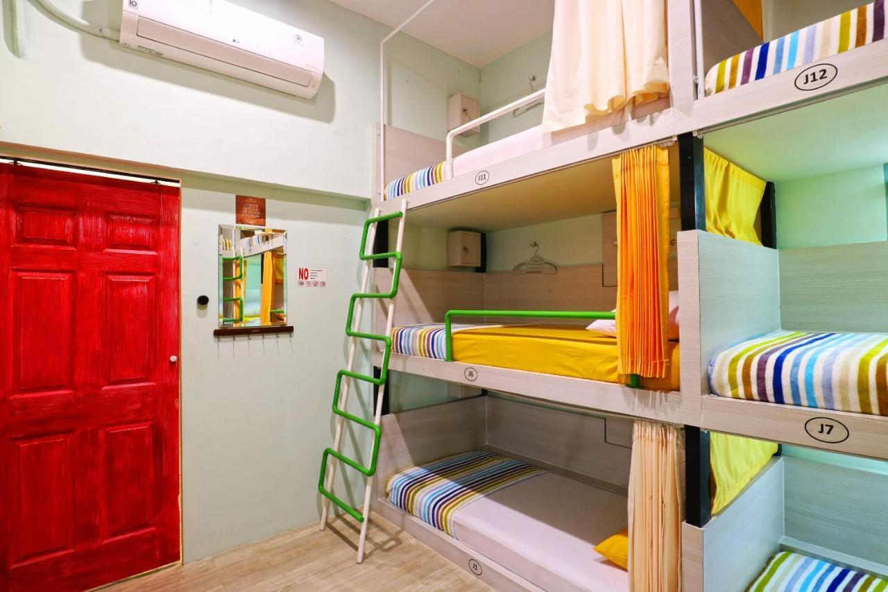 Mel's Dorm *