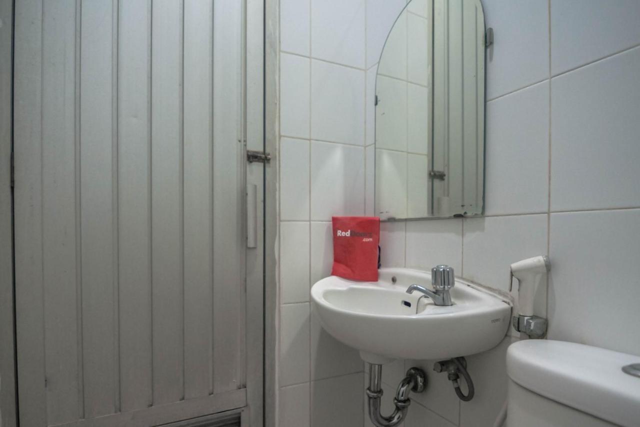 Reddoorz Near Rs Husada Jakarta