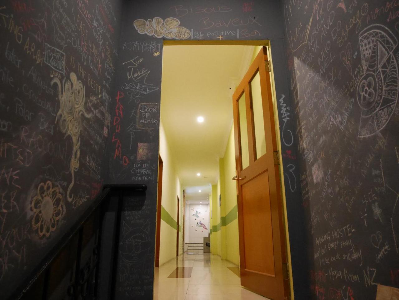 Hostel Sleepy Raccoon Jakarta