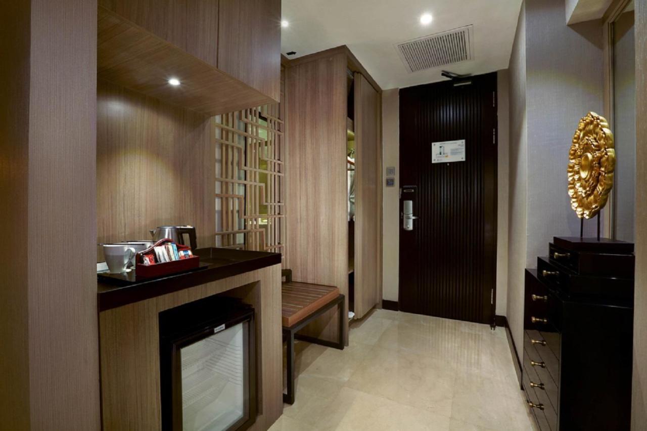 Hotel Aston Priority Simatupang And Conference Center 4*