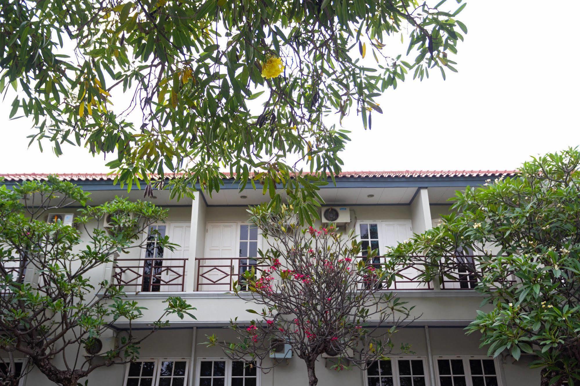 Guest house Reddoorz @ Karet Genteng Ijo Jakarta