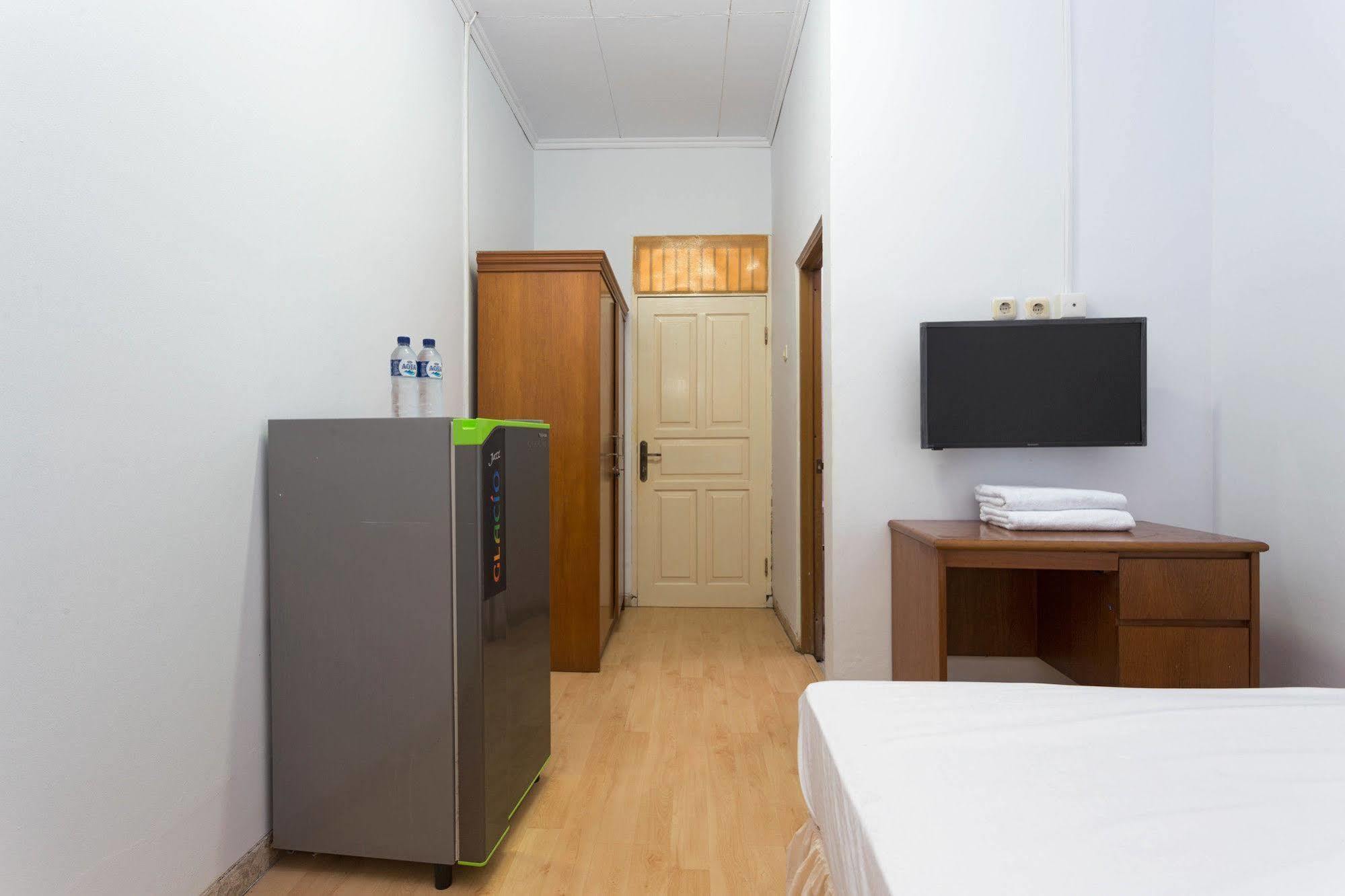 Guest house Reddoorz @ Karet Genteng Ijo