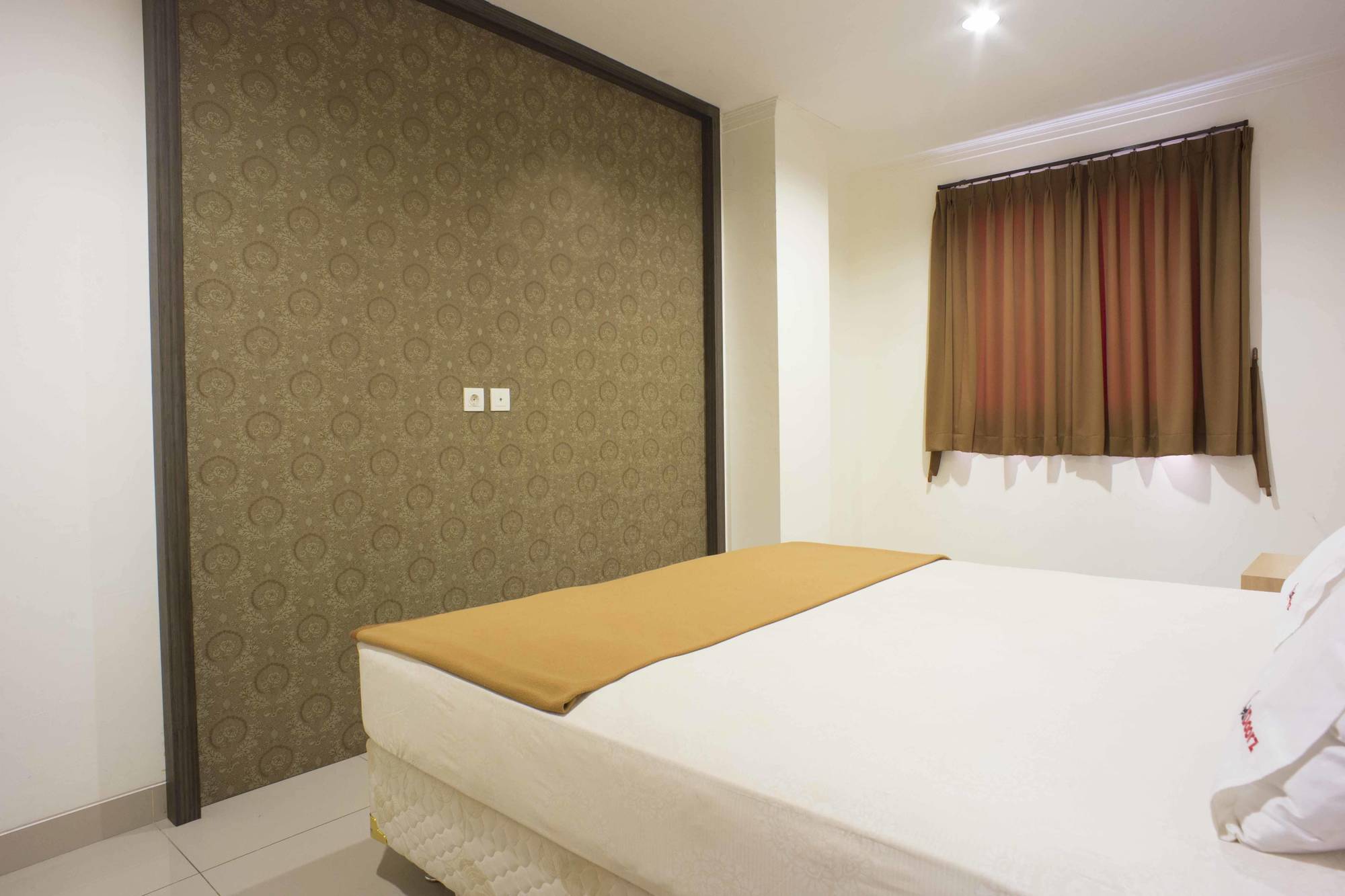 Reddoorz @ Gunung Sahari Hotel 2*
