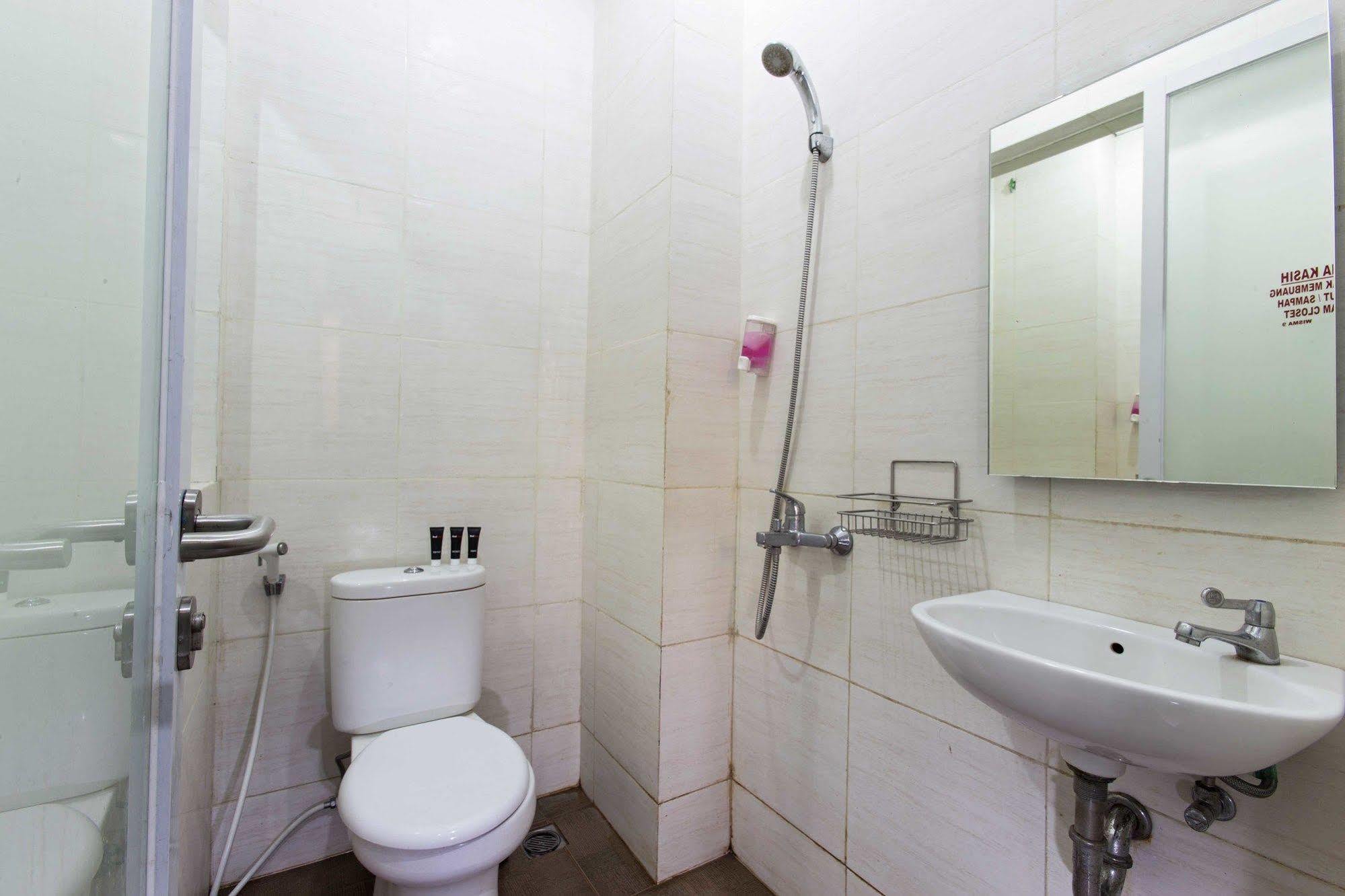 Reddoorz Near Thamrin Guest house 2*
