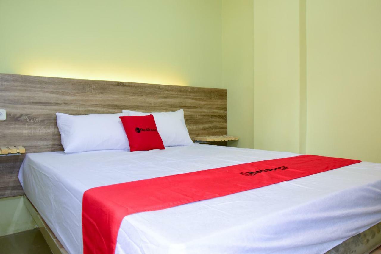 Reddoorz Near Mangga Dua Square Guest house