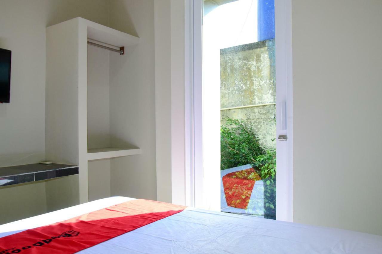 Guest house Reddoorz Near Mangga Dua Square