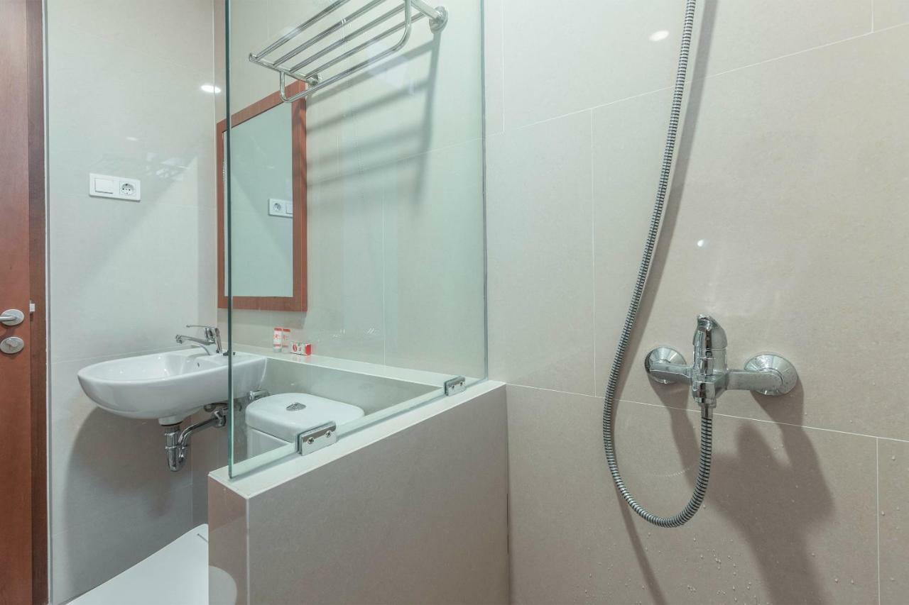 Hotel Oyo 780 Acg House Kalibata Syariah