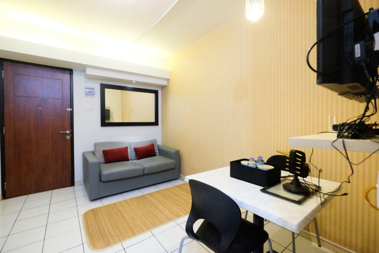 Homey And Simply 2br Kebagusan By Travelio Apartemen