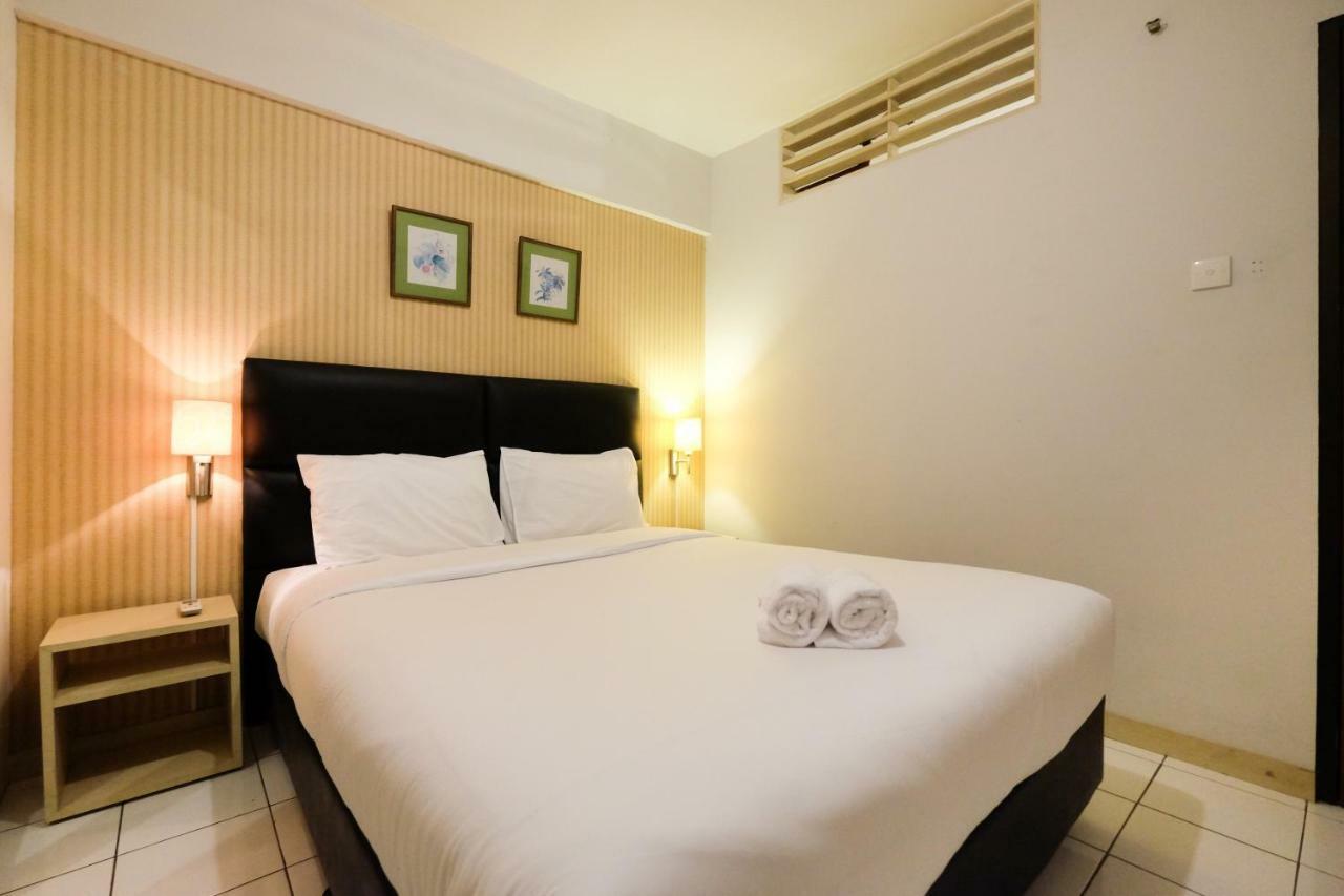 Homey And Simply 2br Kebagusan By Travelio Apartemen