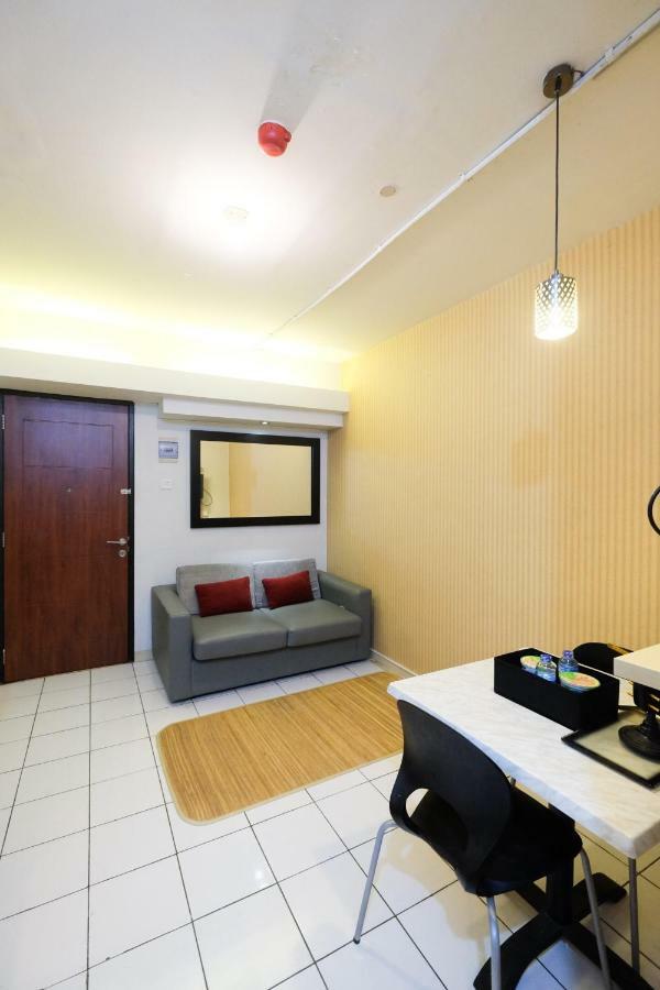 Homey And Simply 2br Kebagusan By Travelio Apartemen
