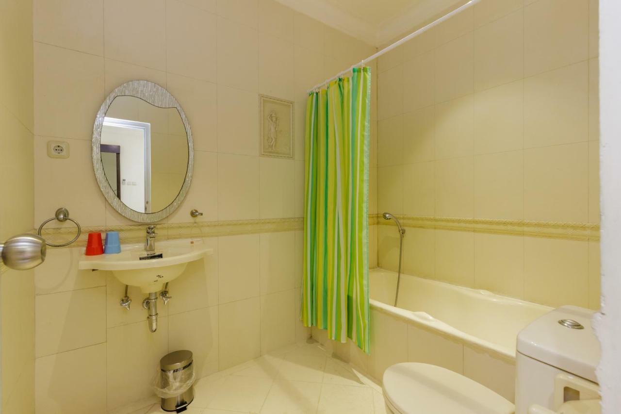 Guest house Reddoorz Syariah Near Mall Artha Gading 2*